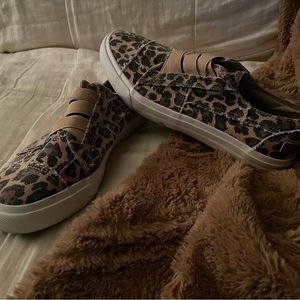 Blowfish leopard print women’s slip-on Size 9
